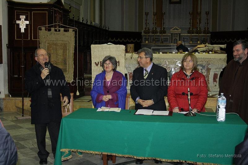 Immagine 025.jpg - 10 Gennaio 2010 - Testimonianze dei membri del Consiglio Regionale OFS: «Cristo ispiratore e centro della vita dei Francescani Secolari». (Saluto dell'Arciprete, Giovanni Di Liberto)